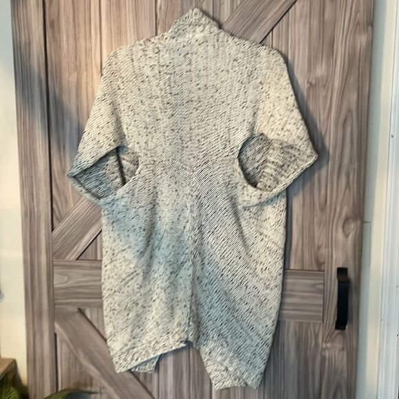 Moth m/l sweater vest with pockets  - Picture 3 of 10